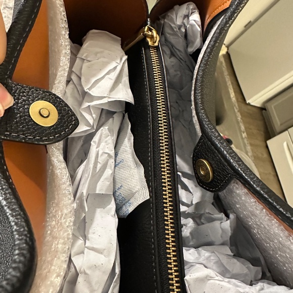 Coach Lana - Picture 3 of 6